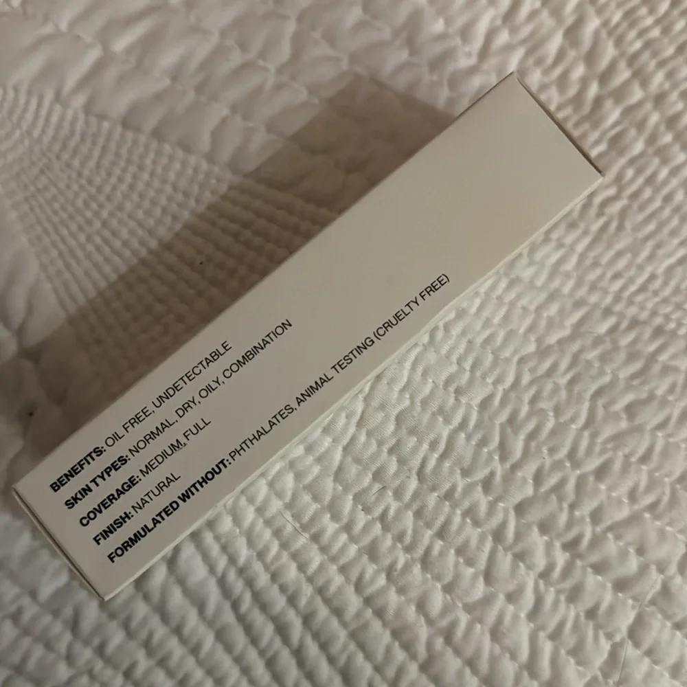 HIDE® Flawless Finish Foundation Walnut (exp)